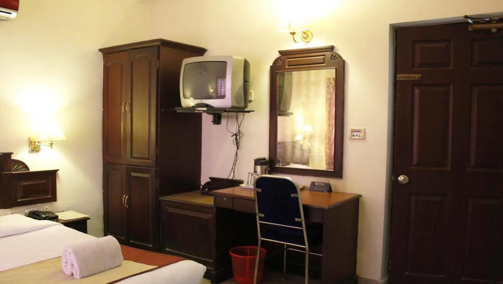 Hotel Archana Inn Kochi Exteriör bild